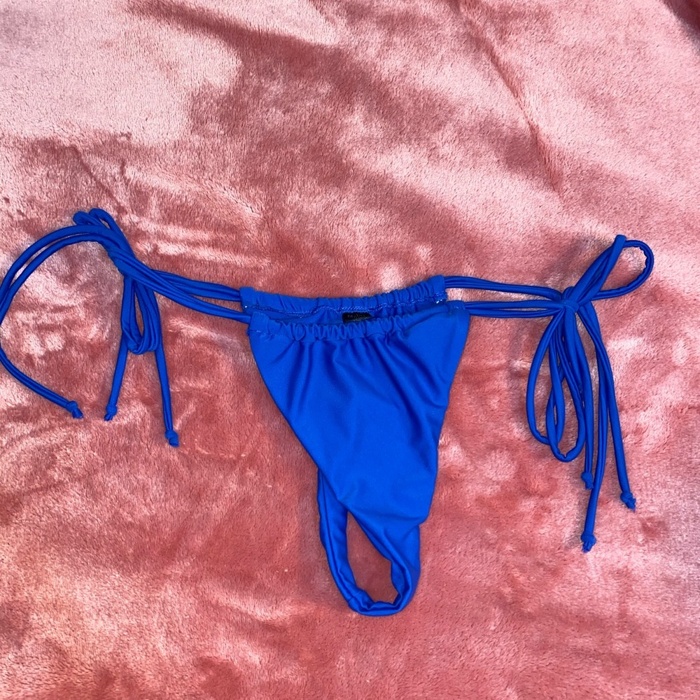 BOUTINELA RESORT BOTTOMS SIZE LARGE